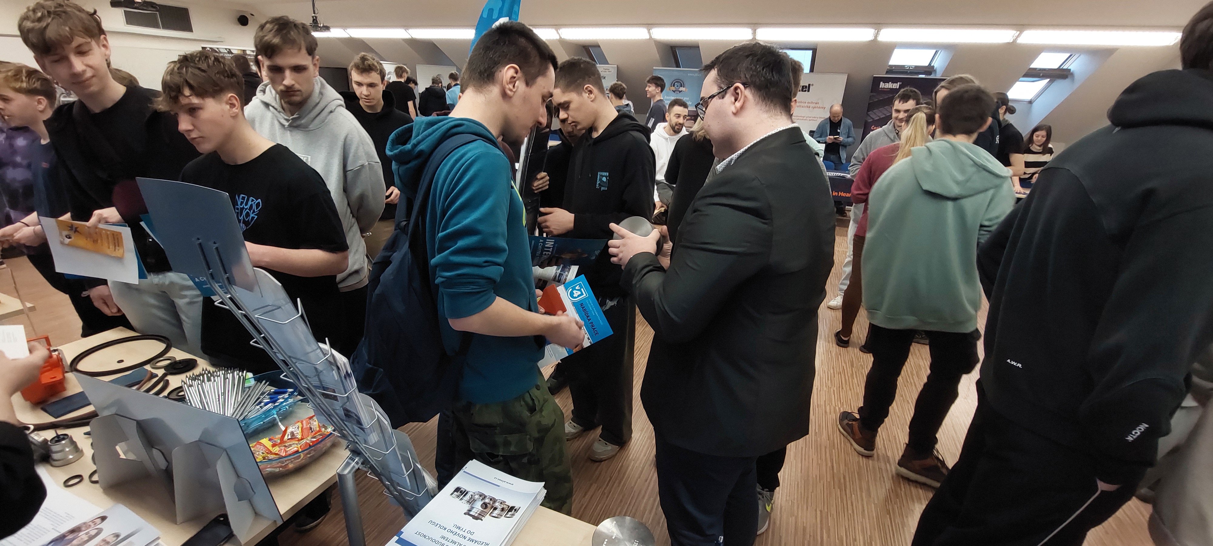       
          Kariérní dny na SPŠ, SOŠ a SOU, Hradec Králové, Hradební
      